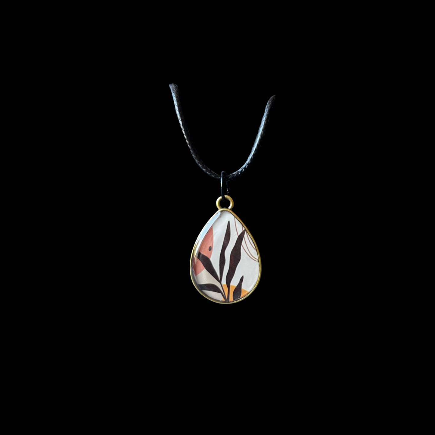 Handgjort halsband med bladmotiv i droppform – tidlös och botanisk design.