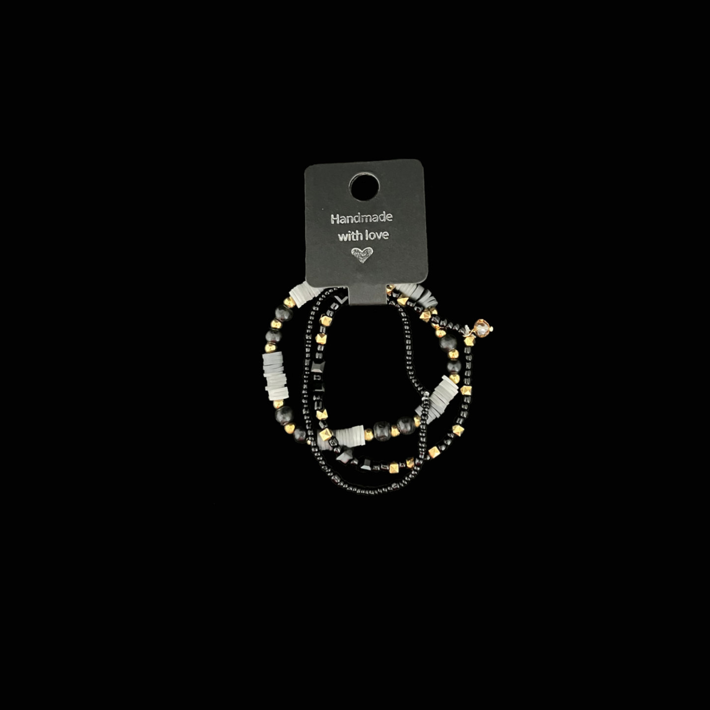 Midnight är ett handgjort armband i svart, grått och guld från kollektionen Aurea. Elegant och tidlöst smycke som passar både till vardagsstil och festliga tillfällen.