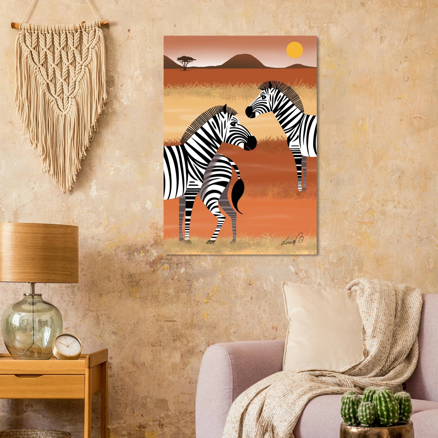 Konsttryck med zebror i savannlandskap. Färgstarkt digitalt print i varma toner, med känsla av natur och frihet.