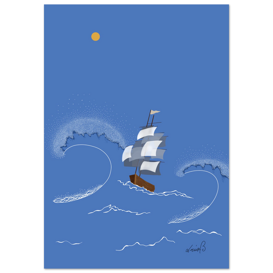 Ett ensamt segel glider fram över öppet hav, omfamnat av mjuka vågor och en klarblå himmel. Här möts rörelse och stillhet. Ett ögonblick där världen tystnar och allt som finns är vinden, rytmen och resan framåt.